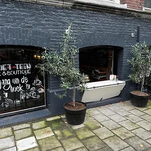 Nine(t)teen Bed & Breakfast Amsterdam